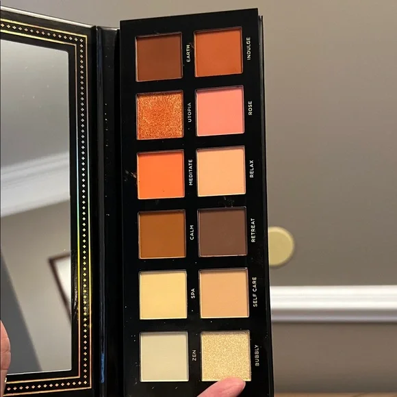 Ace Beaute Vibrant Earthy Eyeshadow Palette - Picture 3 of 3